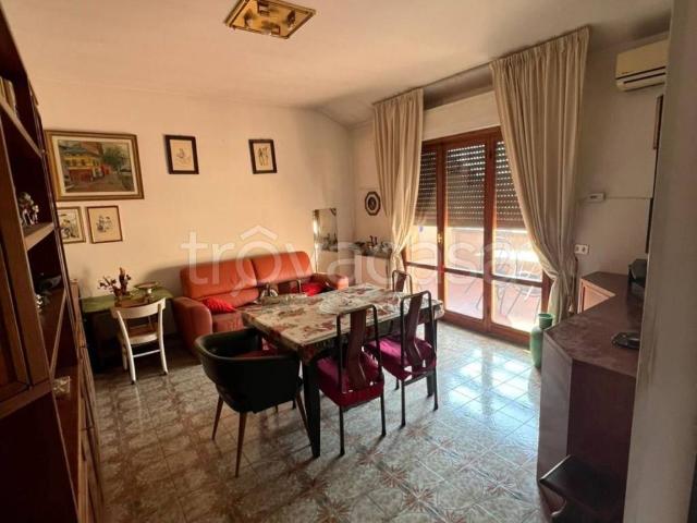 Appartamento in in affitto da privato a Cortona piazza Alcide De Gasperi, posto auto, box, da privato TrovaCasa