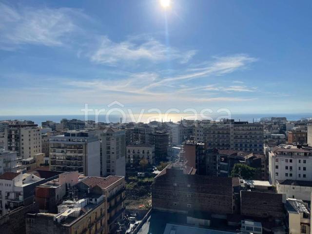 Appartamento in in affitto da privato a Catania via Firenze, 8, da privato, vista mare, ascensore TrovaCasa