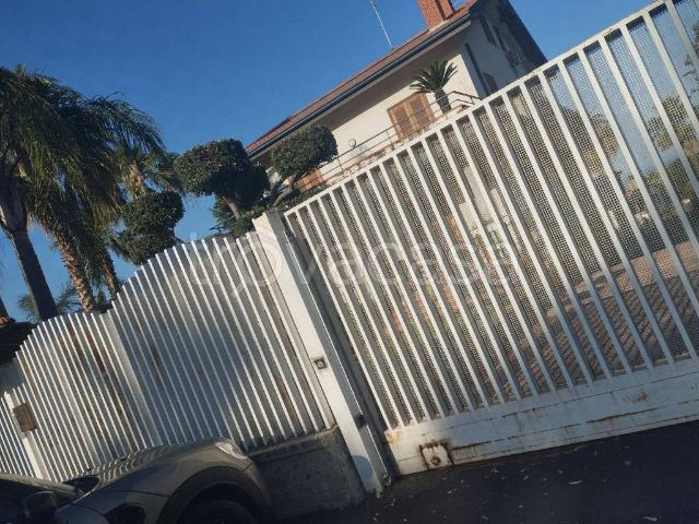 Appartamento in in affitto da privato a Catania via Pierre de Coubertin, 10, da privato, cucina abitabile, studio TrovaCasa