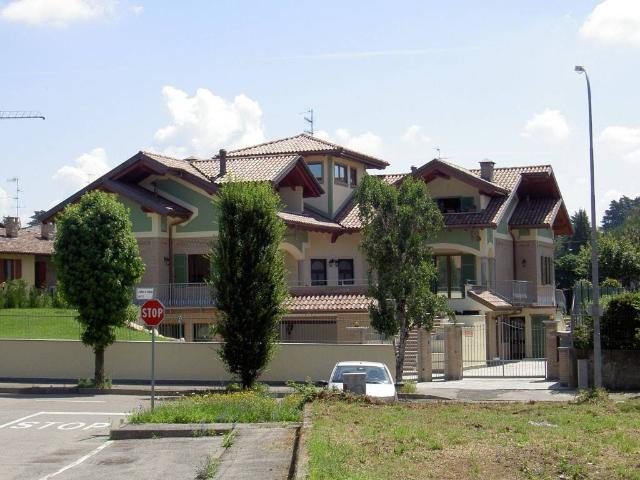 Appartamento in in affitto da privato a Cantello via Madonna di Campagna, 12, da privato, contesto signorile TrovaCasa