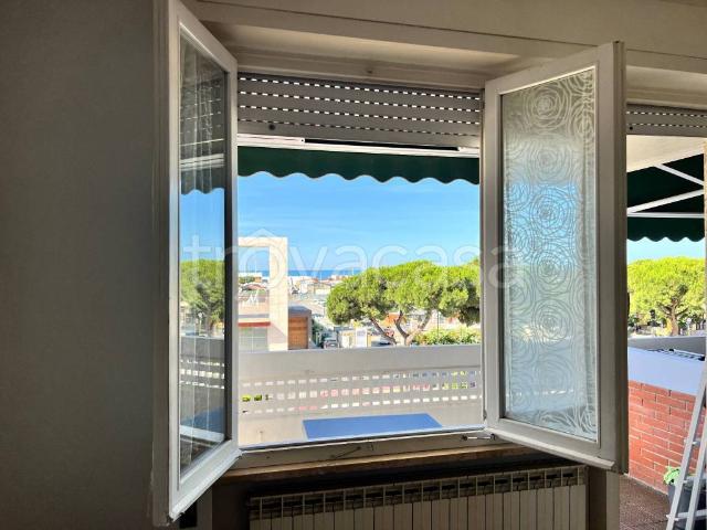 Appartamento in in affitto da privato a Carrara via Genova, 17, da privato, vista mare, centrale TrovaCasa