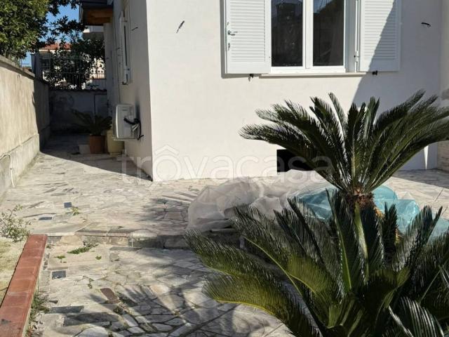 Appartamento in in affitto da privato a Castel Volturno viale Vladimir Ilic Ulianov Lenin, 236, da privato, ristrutturato, lavastoviglie TrovaCasa