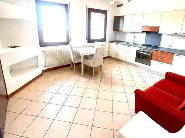 Appartamento in in affitto da privato a Castelfranco Veneto via Castellana, 136, arredato, box, terrazzo TrovaCasa