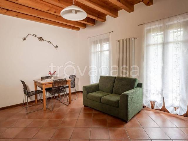 Appartamento in in affitto da privato a Castiglione delle Stiviere piazza Ugo Dallò, 1, arredato, giardino, terrazzo TrovaCasa