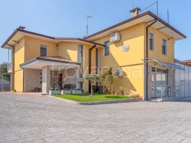 Appartamento in in affitto da privato a Castiglione delle Stiviere via Giacomo Puccini, 34D, giardino, da privato, nuova costruzione TrovaCasa