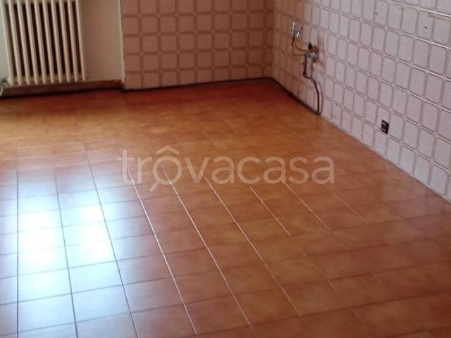 Appartamento in in affitto da privato a Crescentino via Faldella, 37A, da privato, ristrutturato, cantina TrovaCasa