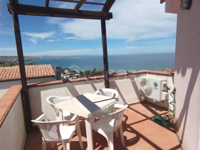 Appartamento in in affitto da privato a Crotone viale Magna Grecia, 100, terrazzo, da privato, piscina TrovaCasa