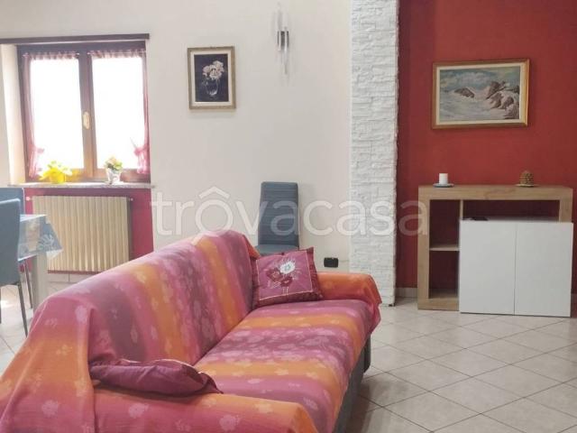 Appartamento in in affitto da privato a Cumiana strada Galavardiera, 2, arredato, da privato, piscina TrovaCasa