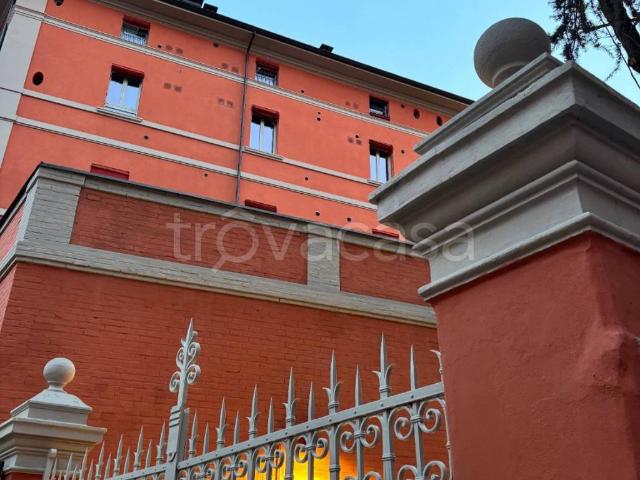 Appartamento in in affitto da privato a Bologna via Castiglione, 91, arredato, giardino privato, da privato TrovaCasa