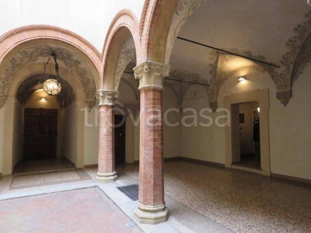 Appartamento in in affitto da privato a Bologna via Rolandino, 1, da privato, cantina, ripostiglio TrovaCasa