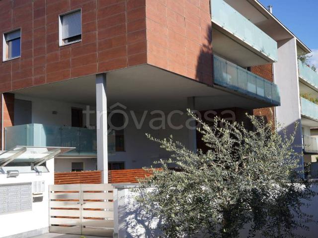 Appartamento in in affitto da privato a Bolzano via Giuseppe Cesare Abba, 8, arredato, box, da privato TrovaCasa