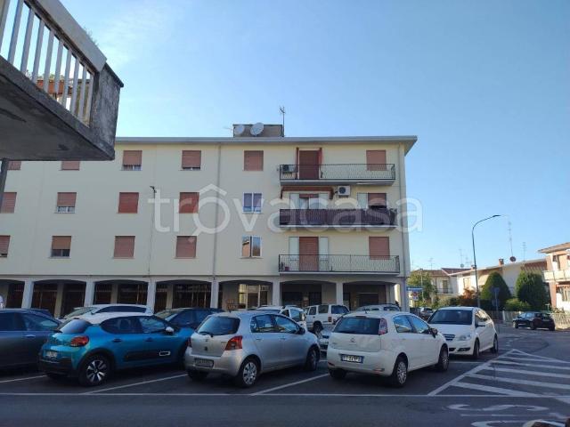 Appartamento in in affitto da privato a Bondeno piazza Martiri, 33, box, da privato, balcone TrovaCasa