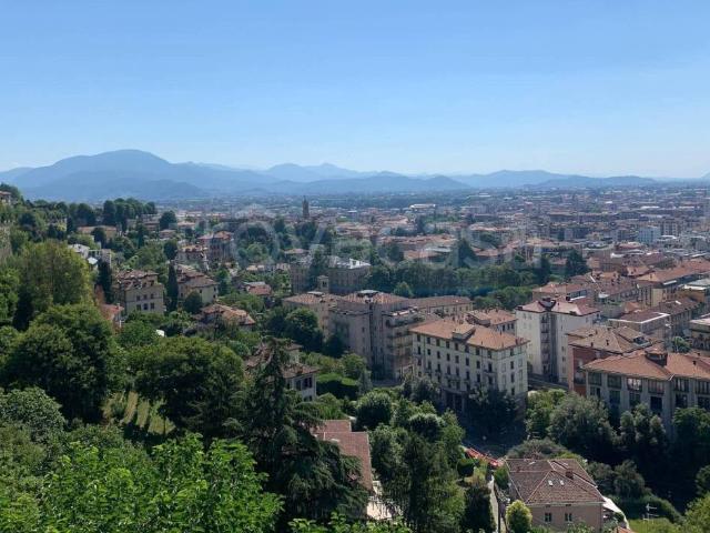 Appartamento in in affitto da privato a Bergamo viale Vittorio Emanuele II, box, terrazzo, da privato TrovaCasa
