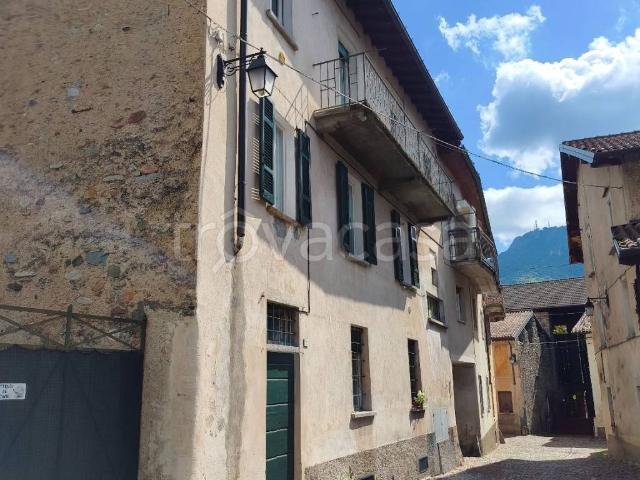 Appartamento in in affitto da privato a Brinzio via Professor Daniele Piccinelli, 9, da privato, possibilità posto auto, balcone TrovaCasa