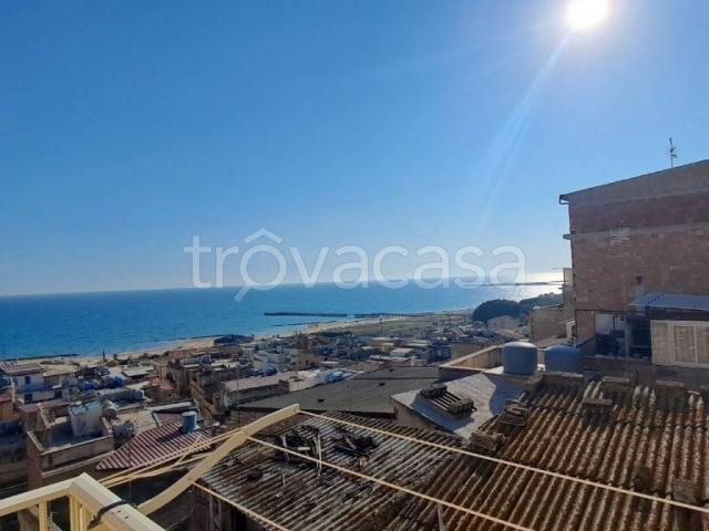 Appartamento in in affitto da privato a Gela via Armando Diaz, 13, da privato, vista mare, centrale TrovaCasa