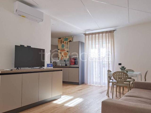 Appartamento in in affitto da privato a Gela via Benedetto Cairoli, 182, da privato, riscaldamento autonomo, parquet TrovaCasa
