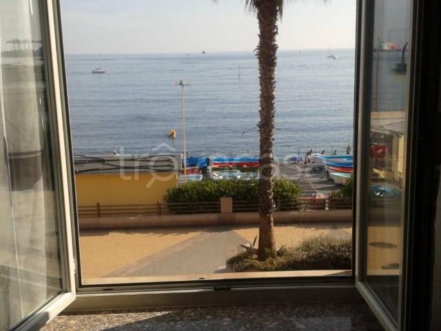Appartamento in in affitto da privato a Genova lungomare di Pegli, 17, da privato, fronte mare, senza ascensore TrovaCasa