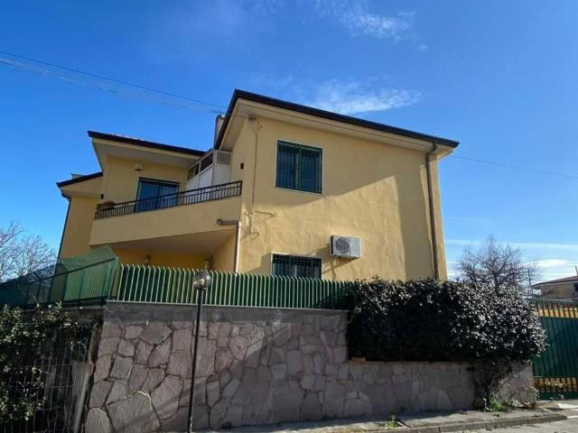 Appartamento in in affitto da privato a Giugliano in Campania via Oasi Sacro Cuore, 154, giardino, box, da privato TrovaCasa