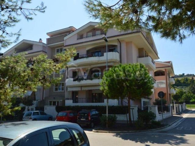 Appartamento in in affitto da privato a Giulianova via Giuseppe Parini, 33, arredato, da privato, balcone TrovaCasa