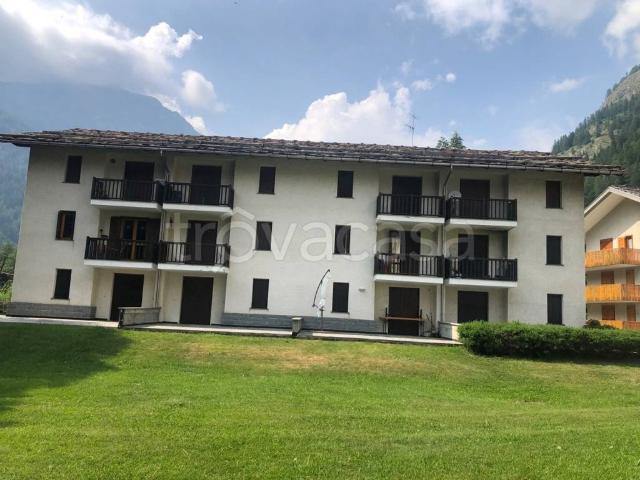 Appartamento in in affitto da privato a Gressoney Saint Jean località Tschoarde, 10, arredato, posto auto, box TrovaCasa