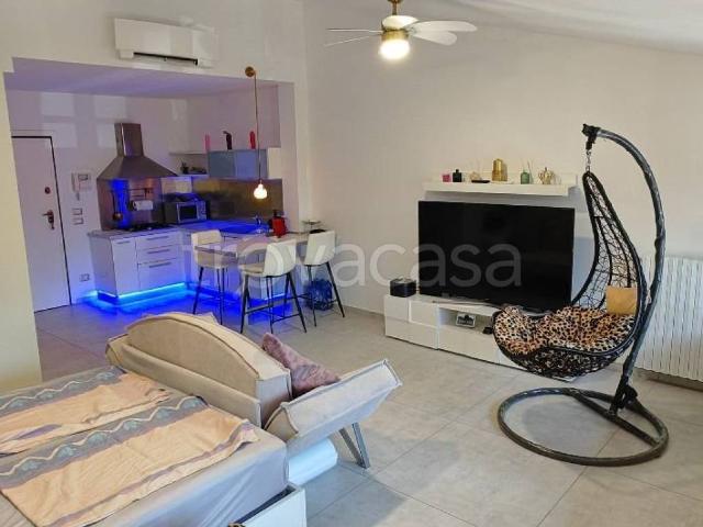 Appartamento in in affitto da privato a Desenzano del Garda viale Tommaso dal Molin, 9, box, da privato, ristrutturato TrovaCasa