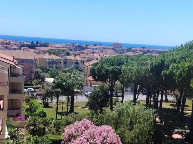 Appartamento in in affitto da privato a Diano Marina via Diano Castello, 26, box, da privato, ascensore TrovaCasa