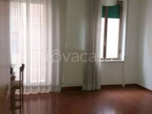 Appartamento in in affitto da privato a Foggia via Alessandro Manzoni, 170, da privato, parzialmente arredato, ascensore TrovaCasa