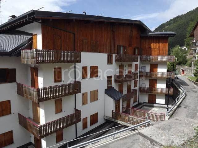 Appartamento in in affitto da privato a Foppolo via Moia, box, da privato, infissi in legno TrovaCasa