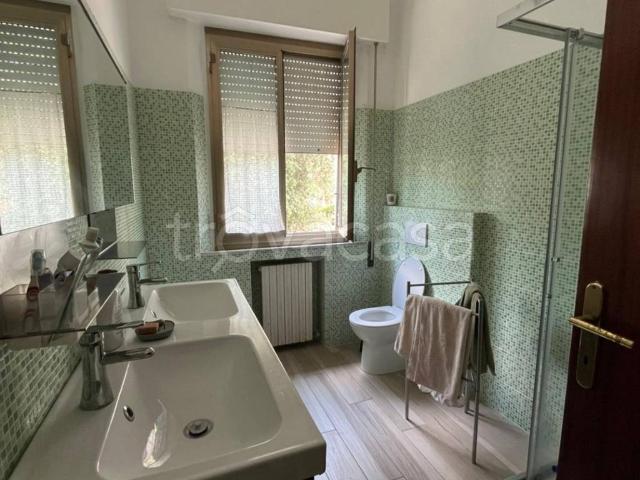 Appartamento in in affitto da privato a Falconara Marittima via Bruno Buozzi, 6, da privato, luminoso, balcone TrovaCasa