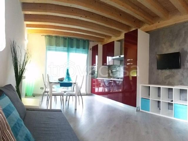 Appartamento in in affitto da privato a Fiumicino viale di Focene, 449, giardino, da privato, centrale TrovaCasa