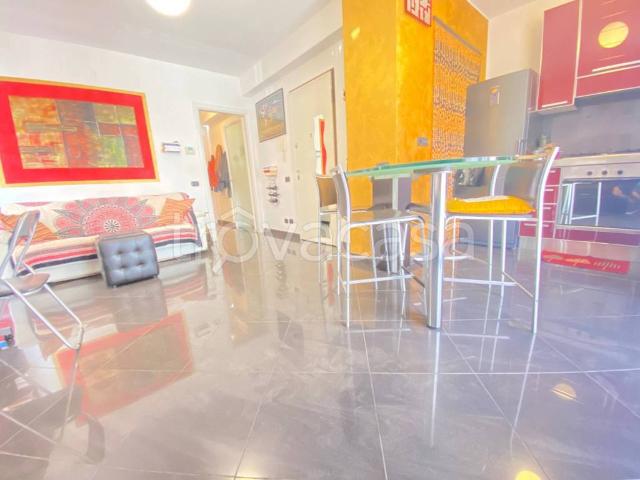Appartamento in in affitto da privato a Loano via Aurelia, 217, da privato, centrale, balcone TrovaCasa