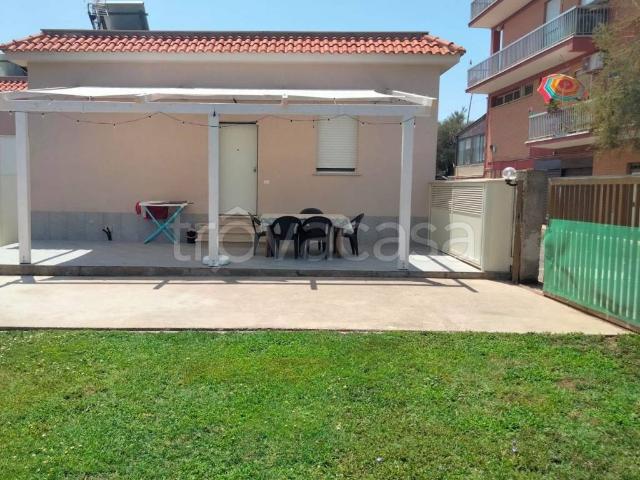 Appartamento in in affitto da privato a Latina strada Lungomare, 3665, arredato, giardino, posto auto TrovaCasa
