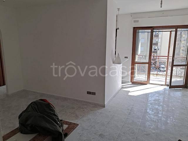 Appartamento in in affitto da privato a Latina via della Viola, 17, non arredato/vuoto, da privato, ascensore TrovaCasa