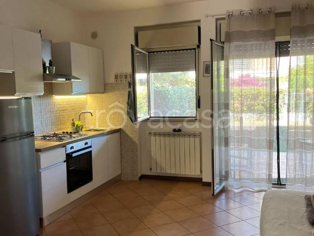 Appartamento in in affitto da privato a Latina via Menotti Garibaldi, 15, giardino, da privato, angolo cottura TrovaCasa