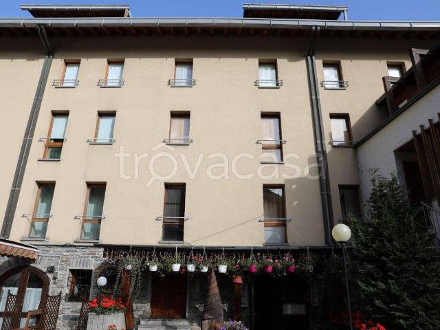 Appartamento in in affitto da privato a La Thuile via Marcello Collomb, 28, da privato, lavatrice, cucina a vista TrovaCasa