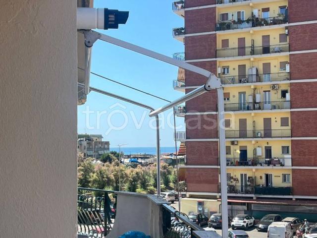 Appartamento in in affitto da privato a Ladispoli via del Lavatore, 3, da privato, vista mare, balcone TrovaCasa