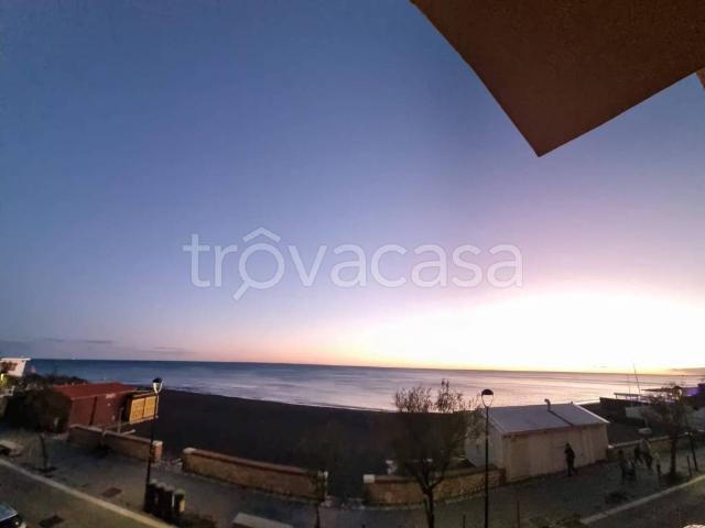 Appartamento in in affitto da privato a Ladispoli via Regina Elena, 20, da privato, fronte mare, vista panoramica TrovaCasa