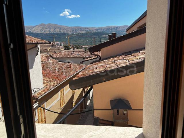 Appartamento in in affitto da privato a L'Aquila via Rustici, 4, da privato, centrale, vista sui tetti TrovaCasa