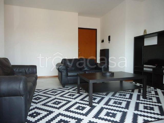 Appartamento in in affitto da privato a Legnano via Flora, 152, arredato, box, terrazzo TrovaCasa
