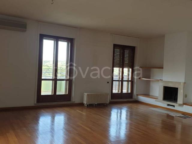 Appartamento in in affitto da privato a Matera via Cappuccini, 8A, posto auto, box, terrazzo TrovaCasa