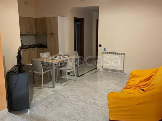 Appartamento in in affitto da privato a Marina di Gioiosa Ionica via Maggiore Pietro Toselli, 18, da privato, ascensore, centrale TrovaCasa