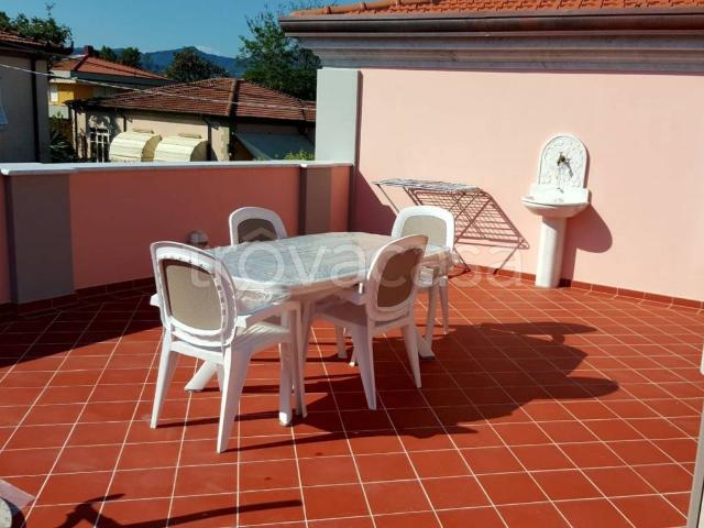 Appartamento in in affitto da privato a Massa via Tresana, 4, arredato, terrazzo, da privato TrovaCasa