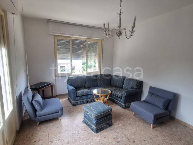 Appartamento in in affitto da privato a Massa viale Roma, 357, posto auto, terrazzo, da privato TrovaCasa
