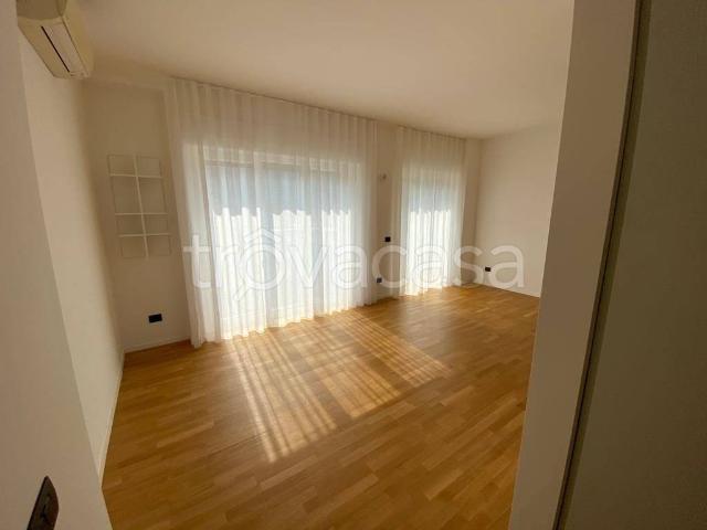 Appartamento in in affitto da privato a Milano, da privato, parzialmente arredato, ultimo piano TrovaCasa