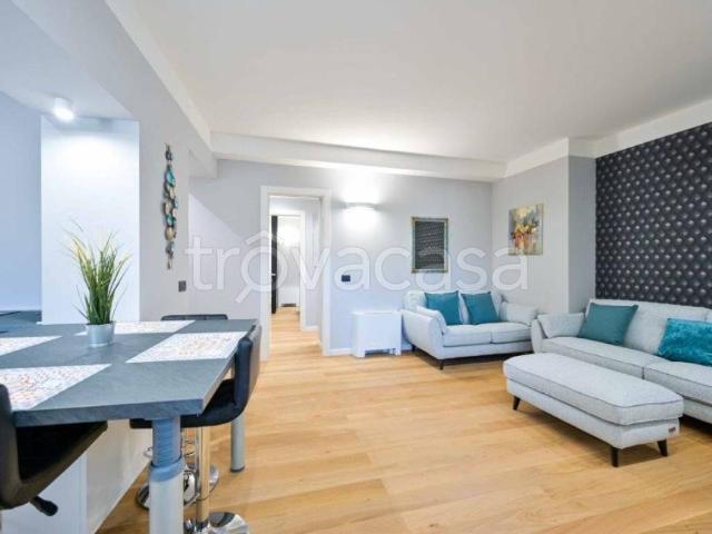 Appartamento in in affitto da privato a Milano largo della Crocetta, da privato, servizio di portineria, luminoso TrovaCasa