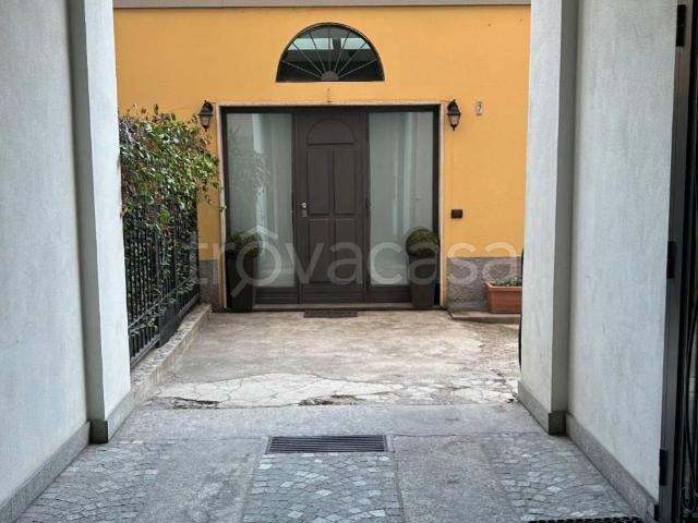 Appartamento in in affitto da privato a Milano via Vespri Siciliani, 7, da privato, travi a vista, doppia esposizione TrovaCasa