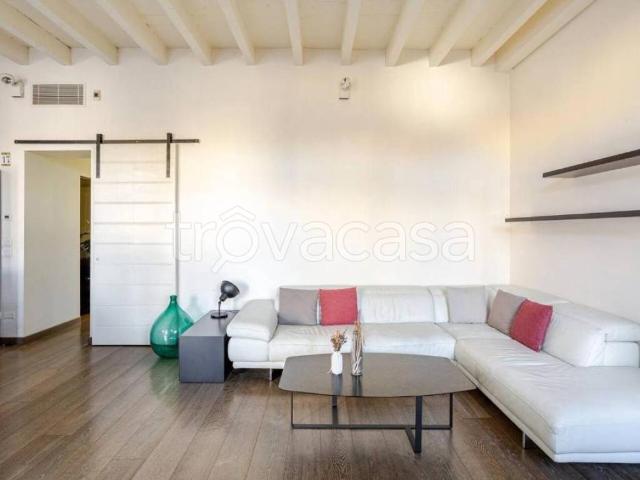 Appartamento in in affitto da privato a Milano via Altaguardia, 17, da privato, riscaldamento autonomo, ascensore TrovaCasa