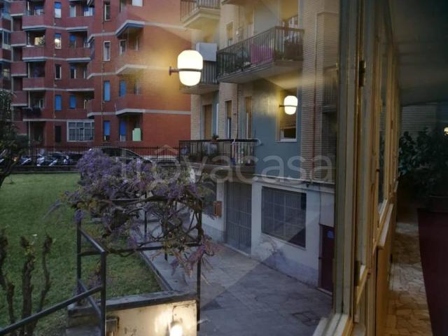 Appartamento in in affitto da privato a Milano via della Martinella, 1, da privato, parzialmente arredato, vicinanze negozi TrovaCasa