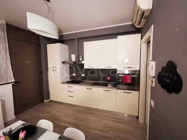Appartamento in in affitto da privato a Milano via Don Giovanni Minzoni, 27, arredato, box, terrazzo TrovaCasa