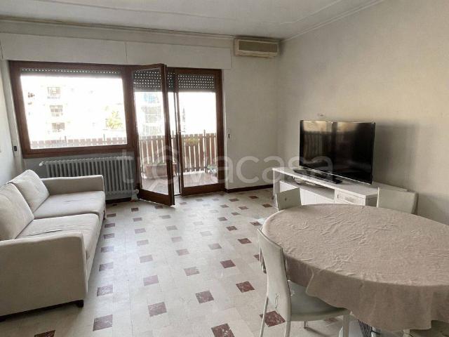 Appartamento in in affitto da privato a Milano via Don Luigi Guanella, 30, arredato, giardino, box TrovaCasa